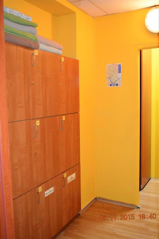 Honey Hostel Краков Экстерьер фото