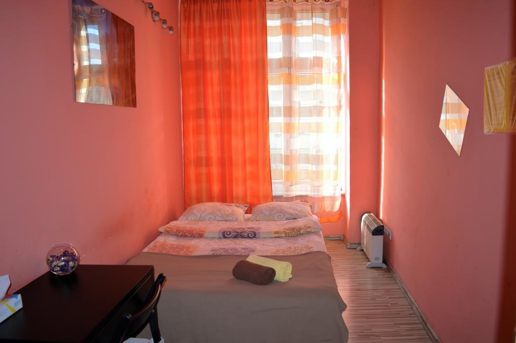 Honey Hostel Краков Экстерьер фото