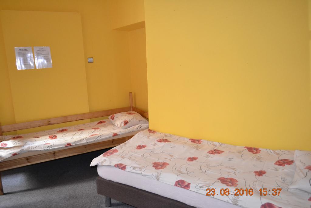 Honey Hostel Краков Экстерьер фото