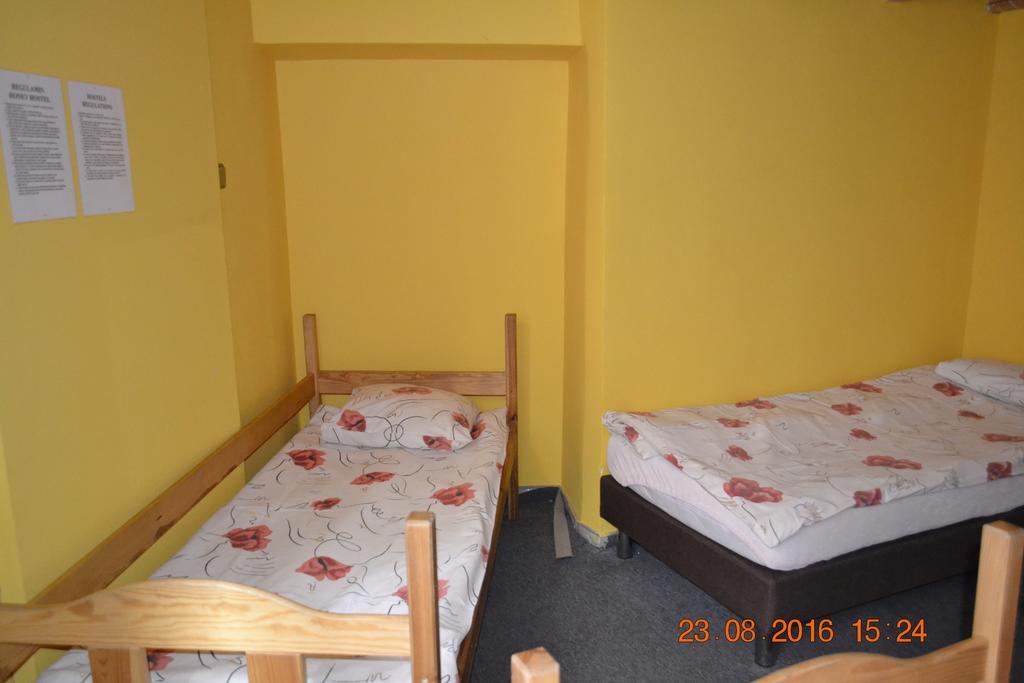 Honey Hostel Краков Экстерьер фото